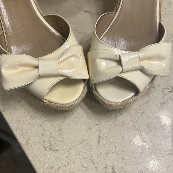 Valentino Cream Patent Bow Wedges - Picture 4 of 4